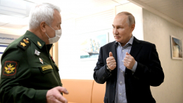 В первый день нового года Путин приехал поздравить военных в госпиталь Вишневского