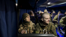 Опубликованы кадры возвращения российских военных из украинского плена