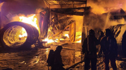 Крупный пожар на складах в Петербурге ликвидирован спустя шесть часов
