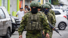 В Эквадоре началась война между группировками и военными