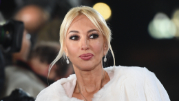Телеведущая Лера Кудрявцева вышла к публике после заявления о разрыве с мужем