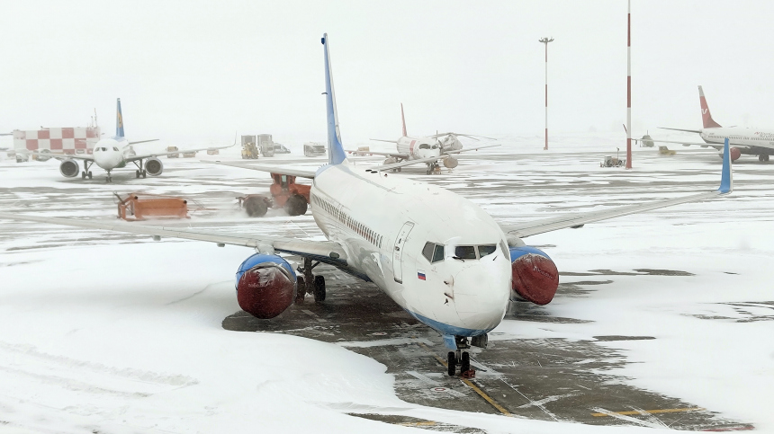 Летевший из Москвы в Кемерово самолет экстренно сел в Новосибирске