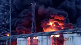 Богомаз сообщил об эвакуации жителей из-за горящей нефтебазы под Брянском