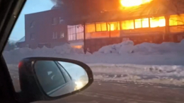 Огонь охватил торговые ряды в центре Челябинска