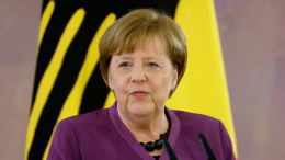 «Узнали»: в Германии разгорелся скандал из-за статуи «голой Меркель»