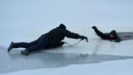 Последовательные действия: что делать, если провалился под лед