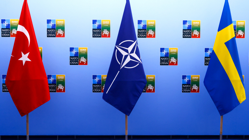 Песков назвал суверенным решение Турции принять Швецию в состав НАТО