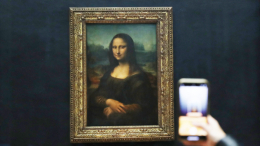 Экоактивисты облили супом знаменитую картину Леонардо да Винчи в Лувре
