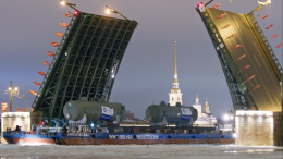 «Ядерная кооперация»: по замерзшей Неве перевезли оборудование для АЭС «Аккую»