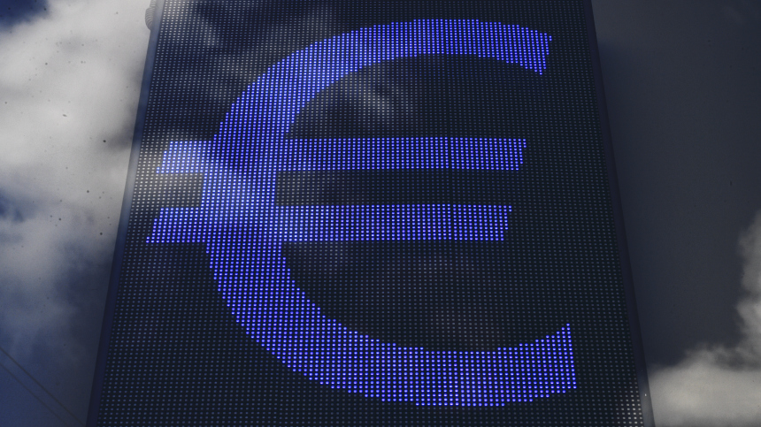 Курс евро в ходе торгов превысил 96 рублей