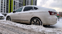 Защита кузова зимой: как спасти машину от реагентов, соли и песка на дорогах
