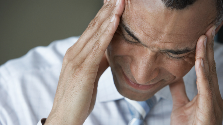 «При определенной позе»: терапевт рассказал о главных причинах головной боли