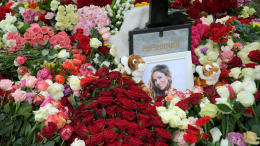 «Доченька, любим и очень скучаем»: могилу Юлии Началовой усыпали цветами