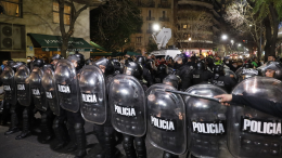Полиция Аргентины применила резиновые пули против протестующих