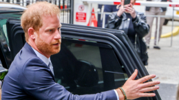 Повидаться с отцом: принц Гарри приедет в Британию из-за больного раком Карла III