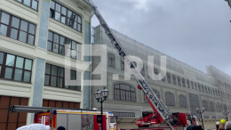 Здание на реконструкции загорелось рядом с Красной площадью в Москве