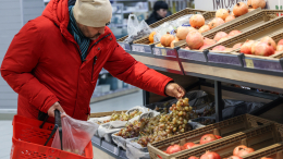 Не доходя до кассы: в России могут разрешить есть продукты до оплаты в магазинах