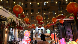 «Летающие» драконы и гигантские арки: как в Москве отмечают китайский Новый год