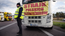 Зерно раздора: польские фермеры не пропускают украинские фуры через границу