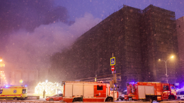 Купол обрушился внутри горящего в Москве здания «Известия Холл»