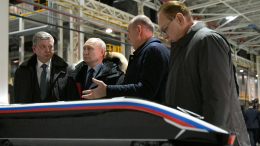 Путин прибыл на завод «Уральские локомотивы» под Екатеринбургом