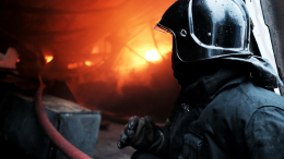 На складе под Петербургом вспыхнул крупный пожар
