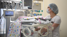 Хирурги спасли жизнь новорожденного малыша весом всего 550 граммов