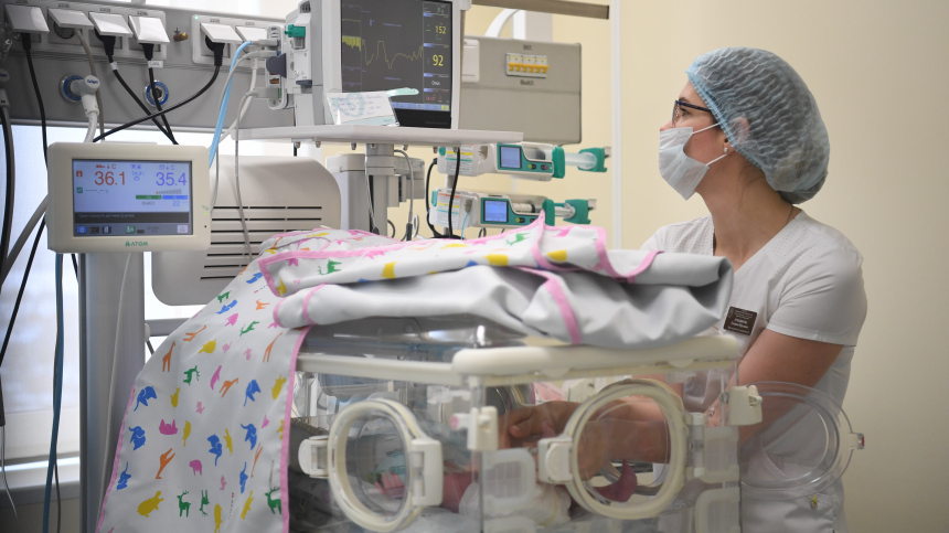 Хирурги спасли жизнь новорожденного малыша весом всего 550 граммов