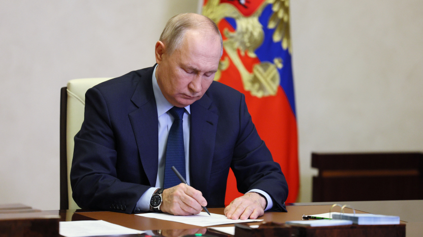 Путин воссоздал Московский и Ленинградский военные округа