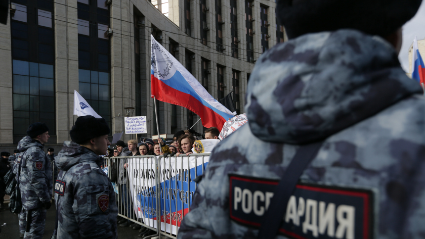 «В нарушение закона»: россиянам напомнили об ответственности за несанкционированные акции