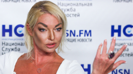 «У вас анорексия?» — Волочкова попала под шквал критики из-за фото в образе жар-птицы
