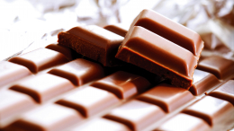 Не плавятся и не хрустят: чем на самом деле опасны дешевые шоколадки
