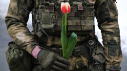 «Вам шлем воздушных поцелуев»: бойцы из зоны СВО поздравили женщин с 8 Марта