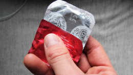 В России предложили маркировать презервативы и медицинские маски