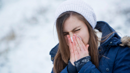 Опасный момент: почему нельзя чихать с закрытым ртом
