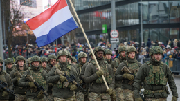 Зеленский оценил идею Макрона об отправке солдат НАТО на Украину