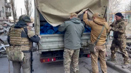 Кириенко передал жителям Авдеевки гуманитарную помощь