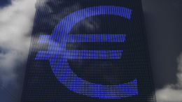 Курс евро превысил 100 рублей впервые с 28 февраля