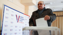 Избиратели активно голосуют на выборах президента России
