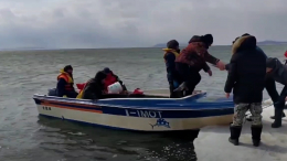 Около 50 рыбаков спасли с отколовшейся льдины в Приморье