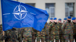 Клуб самоубийц: какие риски влечет строительство большой базы НАТО в Европе