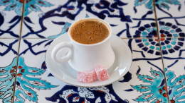 Наорать на кружку: в Турции придумали оригинальный способ бесплатно отведать кофе