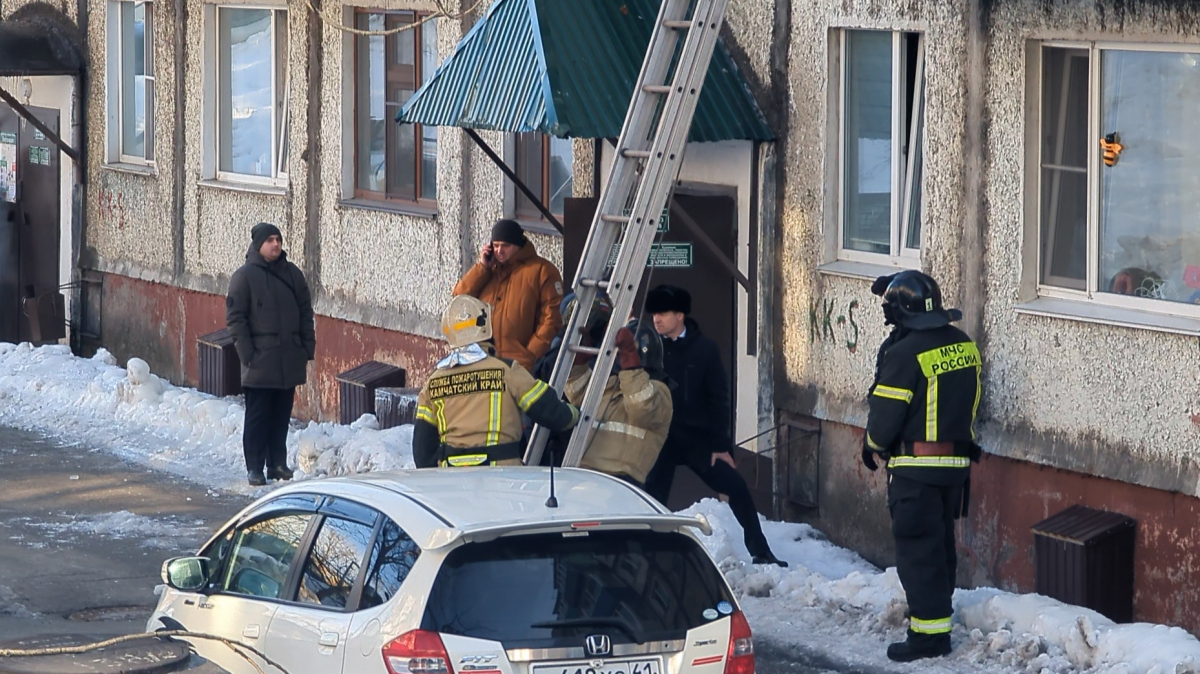 «Угрожает расправой»: неизвестный взял в заложники женщину на Камчатке