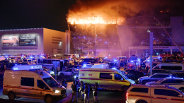 Охранник «Крокуса» вывел несколько десятков человек из горящего здания