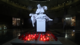 Повсеместная скорбь: в Музее Победы зажгли свечи в память о жертвах теракта в «Крокусе»