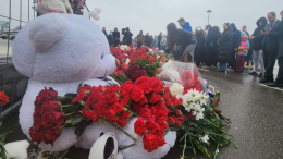 Глава фракции «Единой России» в ГД Васильев возложил цветы к мемориалу у «Крокус Сити Холла»