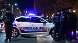 Вооруженные люди ворвались в здание полиции в Ереване