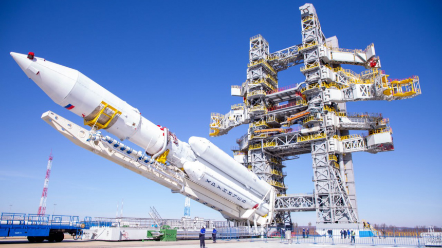 На космодроме Восточный впервые установили тяжелую ракету-носитель «Ангара»