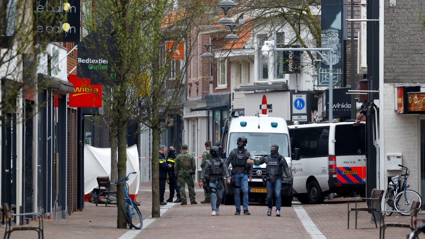 Всех заложников освободили из кафе в Нидерландах