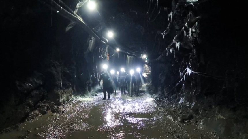 Шахта стала ловушкой для 13 горняков: кто ответит за страшное ЧП на руднике «Пионер»